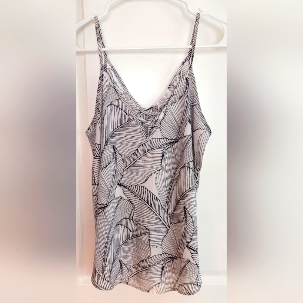 Siena Sky Black and White Leaf Print Tank Top